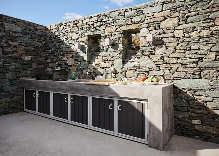 Nites In Syros Liaropá